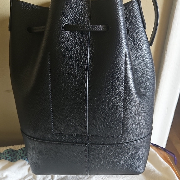 Tory Burch McGraw Drawstring Bucket Bag Black Leather Shoulder Bag - Picture 6 of 15